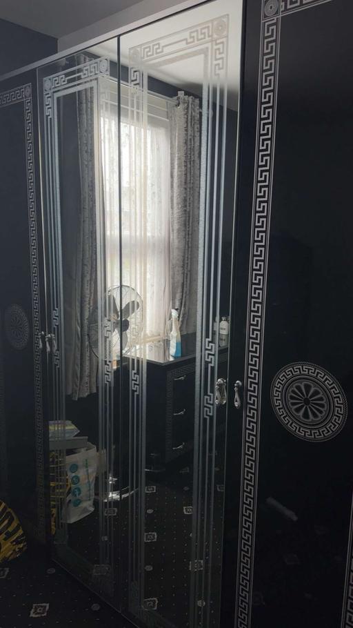 Buy & Sell Waltham Forest East London - Photos for Black Italian complete bedroom furniture set