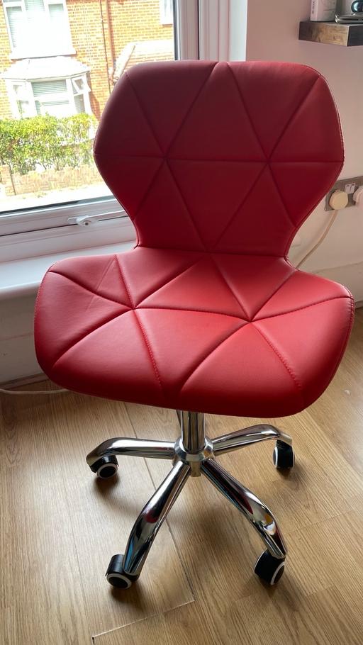 Buy & Sell Waterbrook Park Ashford - Photos for Red Desk Chair