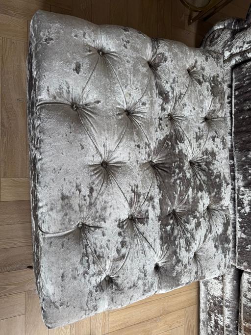 Buy & Sell Sandfield Park Liverpool - Photos for Crushed Velvet Cristina Marrone Sofa & Puffy