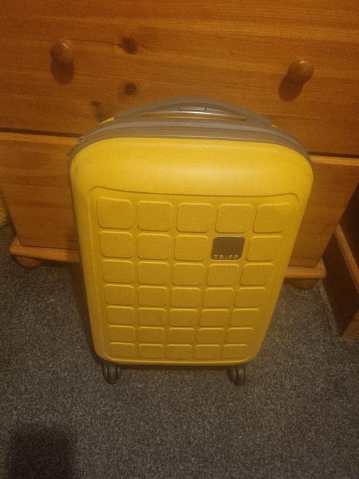 Buy & Sell Finstall Bromsgrove - Photos for Tripp Small 4 Wheel Yellow Suitcase