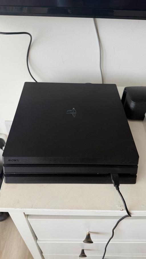Buy & Sell Elephant and Castle South East London - Photos for PS4 Pro