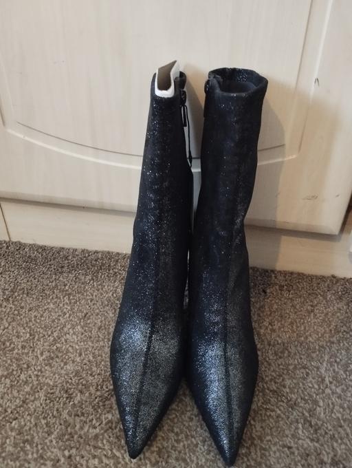 Buy & Sell Purfleet-on-Thames Thurrock - Essex - Photos for New black& silver boots