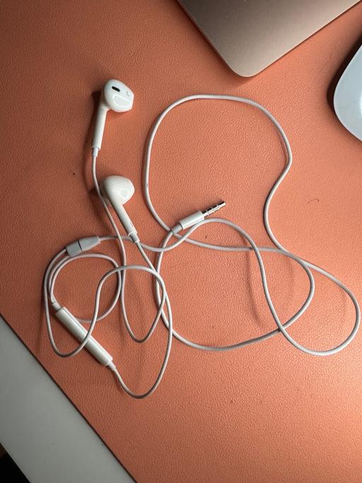 Buy & Sell Hounslow West London - Photos for Apple EarPods used