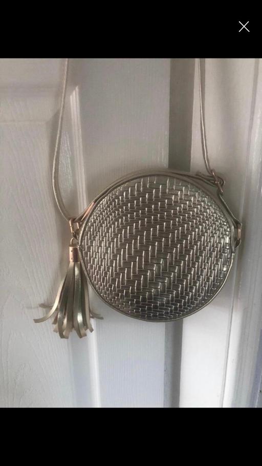 Buy & Sell Anfield Liverpool - Photos for Ladies cross over bag (gold)