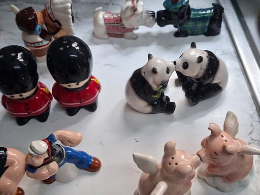 Buy & Sell Bradley Wolverhampton - Photos for 11x salt and pepper collectibles