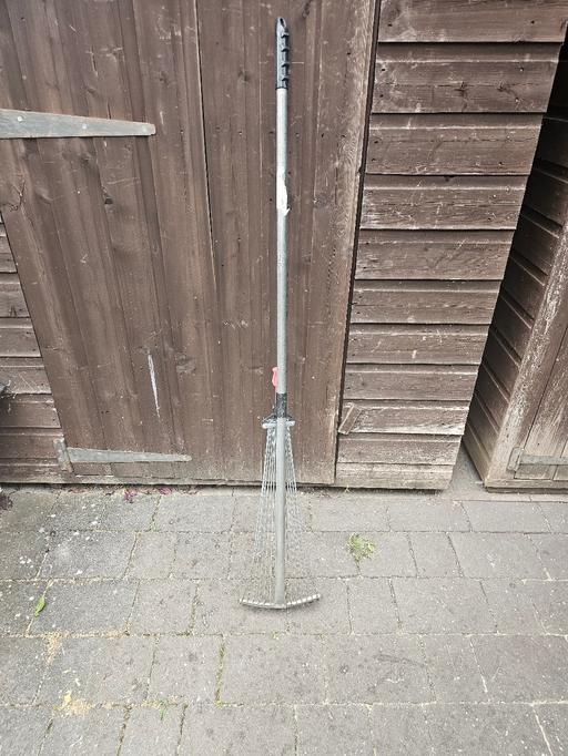 Buy & Sell Pensnett Dudley - Photos for RETRACTABLE GARDEN RAKE