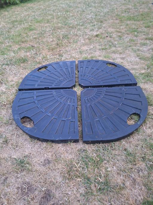 Buy & Sell Surbiton Kingston Upon Kingston upon Thames - Photos for 4PC Parasol Base Single Plastic Quarter Stron