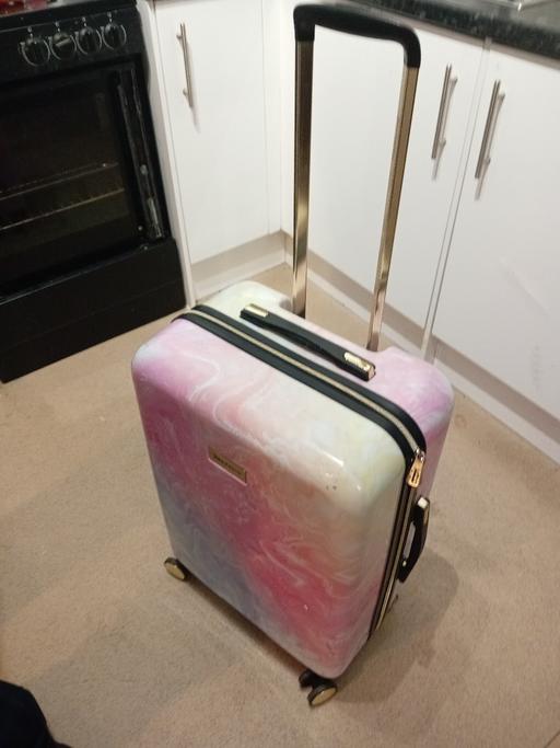 Buy & Sell South Quay East London - Photos for suit case