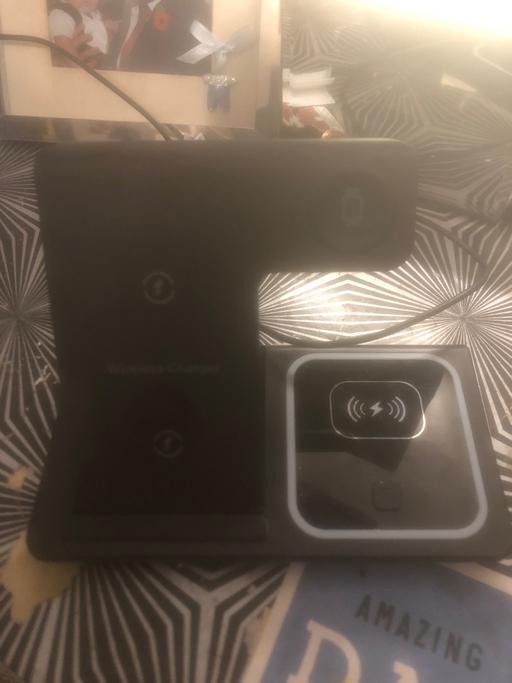 Buy & Sell Leamore Walsall - Photos for Wireless charging. Phone, watch and AirPods