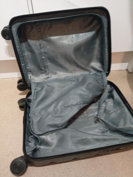 Buy & Sell South Quay East London - Photos for suit case