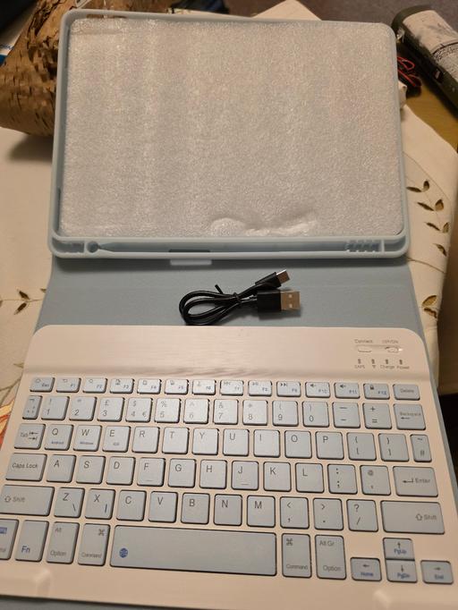 Buy & Sell Willenhall Walsall - Photos for Bluetooth tablet keyboard with cover