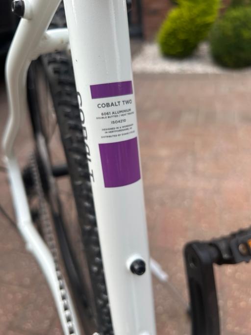 Buy & Sell Grappenhall Warrington - Photos for LADIES WHITE PINNACLE COLBALT 2 BIKE