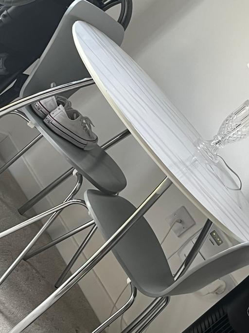 Buy & Sell Alverthorpe Wakefield - Photos for Dining table two chairs