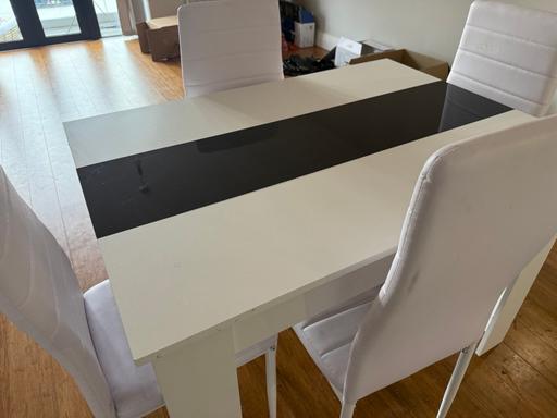 Buy & Sell High Wycombe Buckinghamshire - Photos for Blisswood modern dining table and 4 chair set