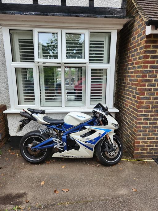 Vehicles Harrow Town Centre Harrow - Photos for Triumph Daytona 675se (2010 - 60 Plate)
