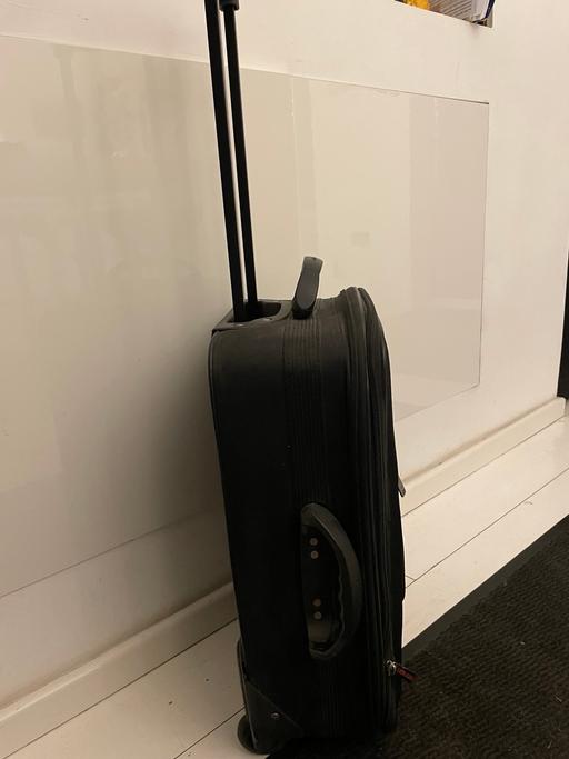 Buy & Sell Shortlands Bromley - Photos for Dunlop wheeled suitcase