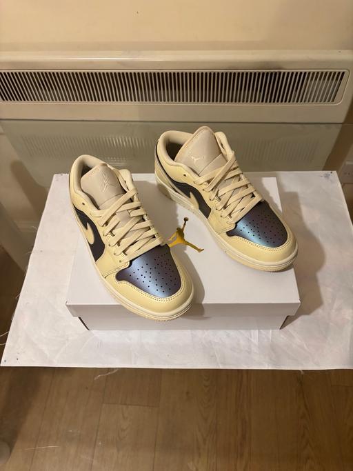 Buy & Sell Victoria Docks East London - Photos for WMNS AIR JORDAN 1 LOW SE