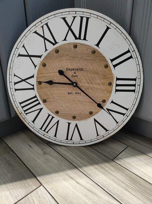 Buy & Sell Scholes Rotherham - Photos for Distress wood wall clock