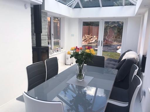 Buy & Sell Benham Hill West Berkshire - Photos for Elegant glass dining table & 6 leather chairs