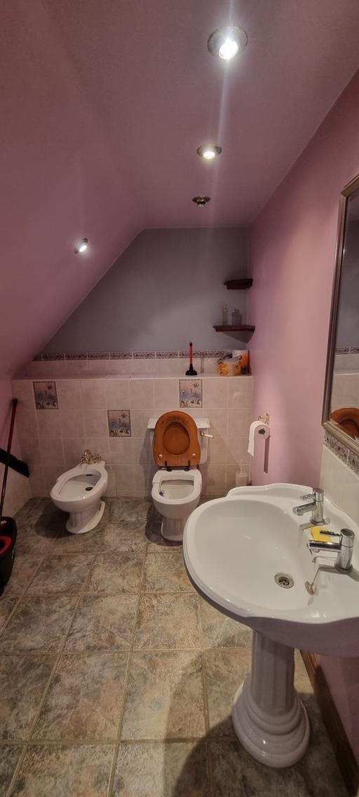 Buy & Sell Benham Hill West Berkshire - Photos for Porcelain bathroom suite in white