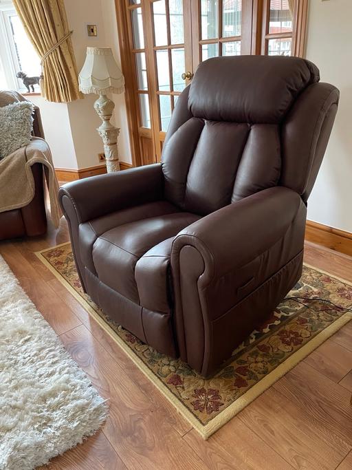 Buy & Sell West Heath South East London - Photos for Leather Electric Recliner with Heat & Massage