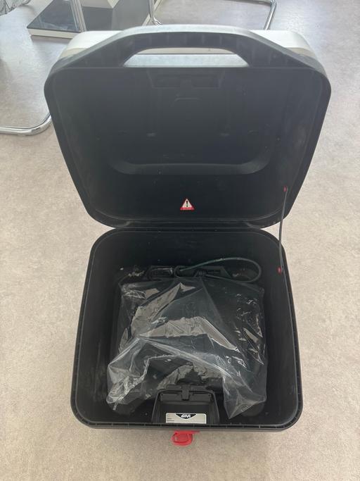Vehicles Leamouth East London - Photos for Givi top box