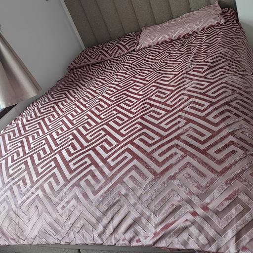 Buy & Sell Savile Town Kirklees - Photos for king size duvet cover set.
