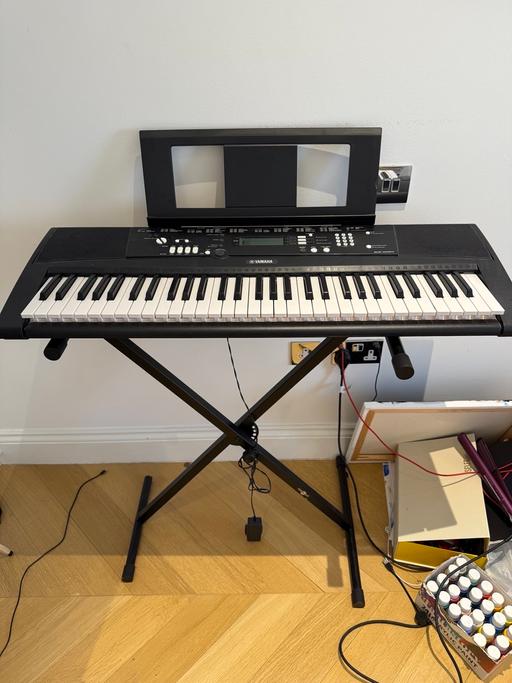 Buy & Sell St John`s Wood North West London - Photos for Yamaha EZ-220 Keyboard with stand