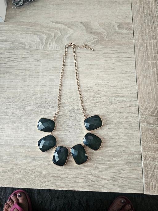 Buy & Sell Newton Doncaster - Photos for Gold coloured necklace.. like new.