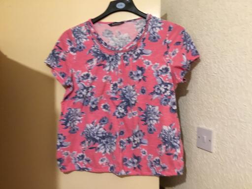 Buy & Sell Woodcross Wolverhampton - Photos for Ladies Top Size 20