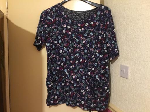 Buy & Sell Woodcross Wolverhampton - Photos for Ladies top 2 pockets size 20