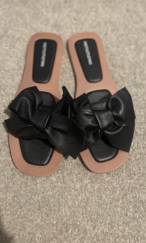 Buy & Sell Norbury South West London - Photos for Flat heel black sandals