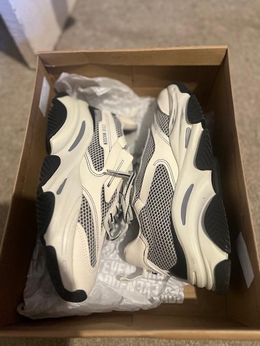Buy & Sell Norbury South West London - Photos for Steve Madden women trainers.