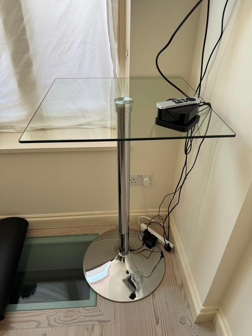 Buy & Sell South Kensington South West London - Photos for Square Bar Table with Glass Top