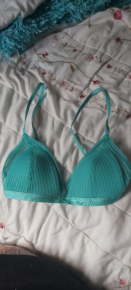 Buy & Sell Alfreton Amber Valley - Photos for 32A - XS - size 6/8 new triangle bra
