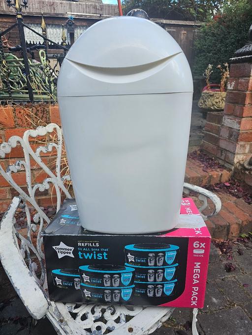 Buy & Sell Holly Hall Dudley - Photos for TOMMEE TIPPEE SANGENIC BIN AND REFILLS
