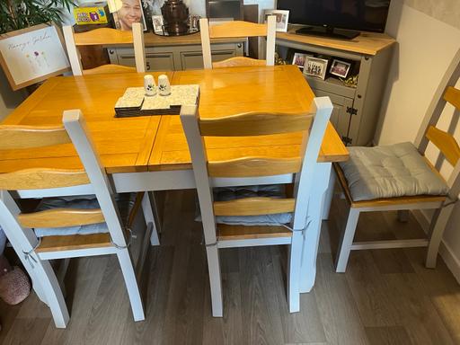 Buy & Sell Fallings Park Wolverhampton - Photos for Extendable dining table and 6 chairs