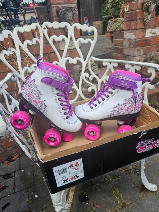 Buy & Sell Pensnett Dudley - Photos for SF2 VISION GIRLS ROLLER BOOTS SZ 2