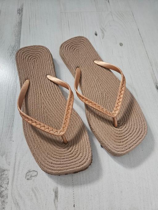 Buy & Sell Halton Brook Halton - Photos for Size 5-6 flip flops