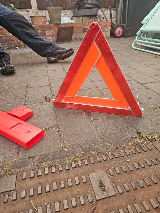 Vehicles Pensnett Dudley - Photos for WARNING TRIANGLE