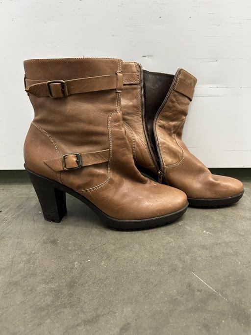 Buy & Sell Queen`s Park North West London - Photos for Leather brown boots