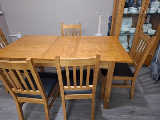 Buy & Sell Chalton Central Bedfordshire - Photos for Dining Table and Chairs