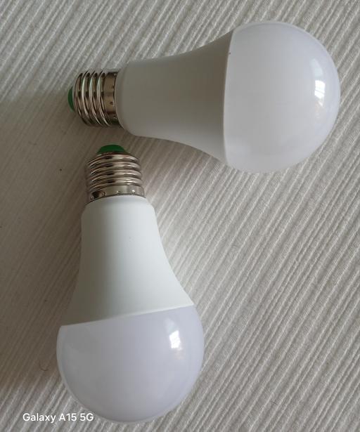 Buy & Sell Hounslow Heath Hounslow - Photos for 2 x Smart Bulb with remote control.