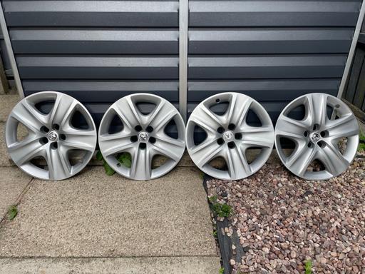 Vehicles Knutsford Cheshire East - Photos for Wheel trims for Vauxhall Astra mk61fzf
