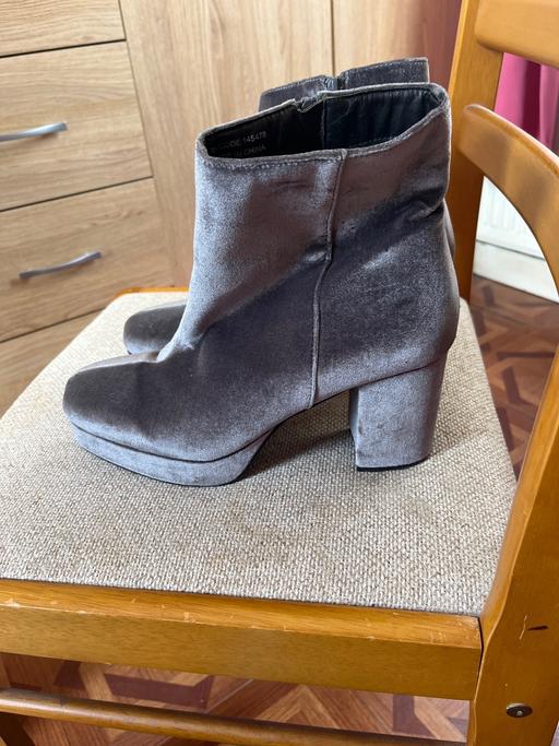 Buy & Sell Holborn Central London - Photos for Heel boots