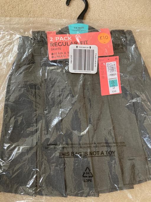 Buy & Sell Cradley Heath Sandwell - Photos for BNIP 2 x SCHOOL SKIRTS M & S - 5/6yrs