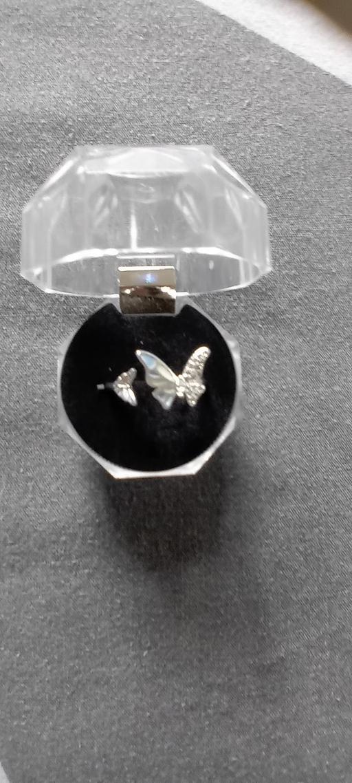 Buy & Sell Bilston Wolverhampton - Photos for brand new real sliver butterfly ring and box