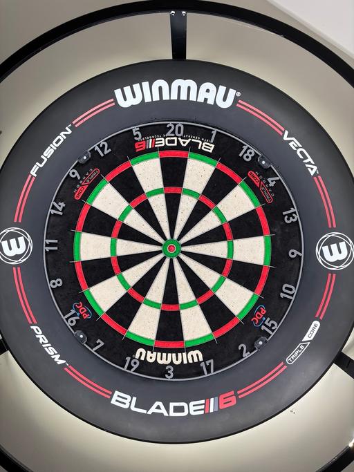 Buy & Sell Woodford Stockport - Photos for Winmau blade 6 triple core dartboard