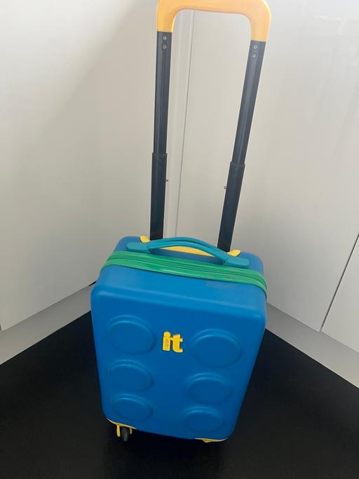Buy & Sell Blackheath Colchester - Photos for it Children 4 wheel suitcase