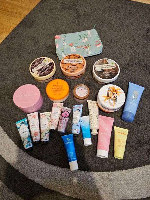 Buy & Sell Moseley Village Wolverhampton - Photos for bundle of creams